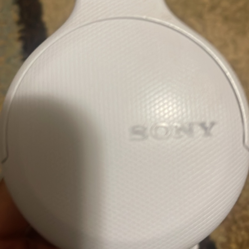 Selling sony headphone! - Picture 4 of 4
